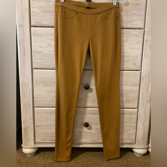 HUE Denim - Hue Jeggings; Medium; Pockets; Soft!